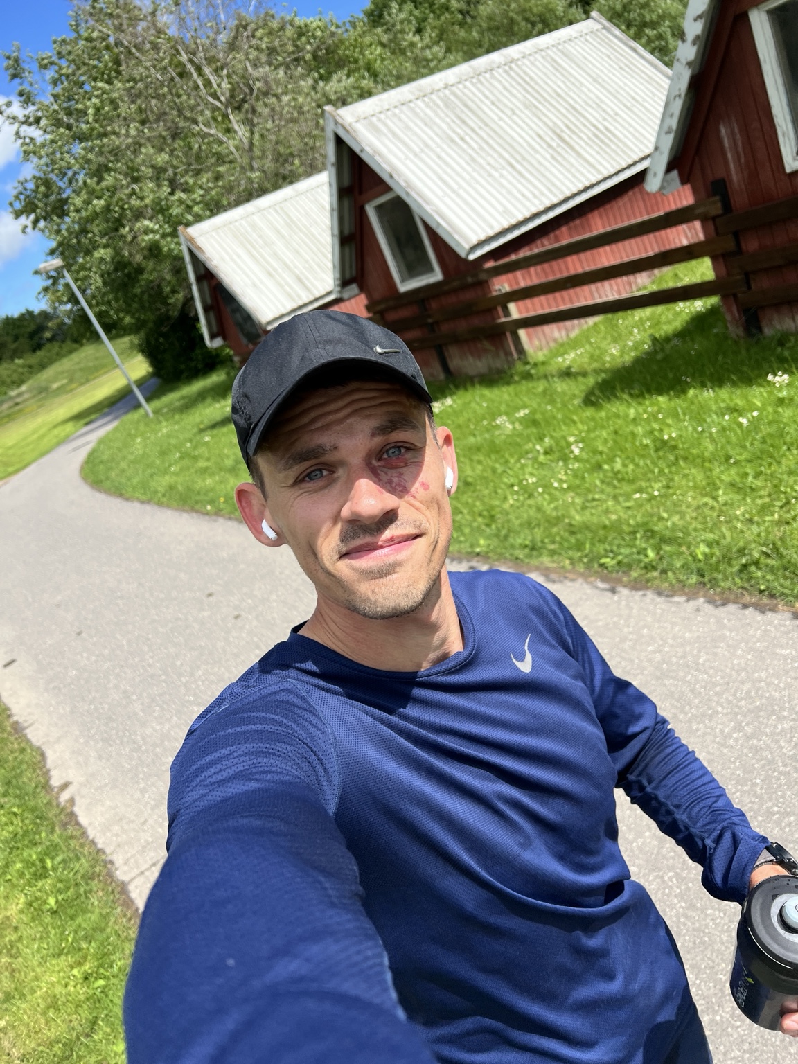 Rasmus på en aktiv tur i naturen